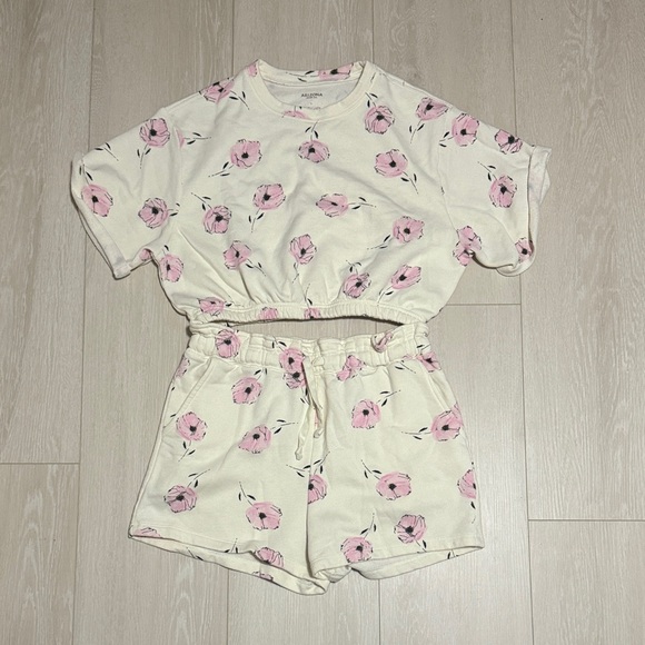 Arizona Jean Company Floral Top And High Waist Shorts in Pink and Cream Set - Picture 2 of 9